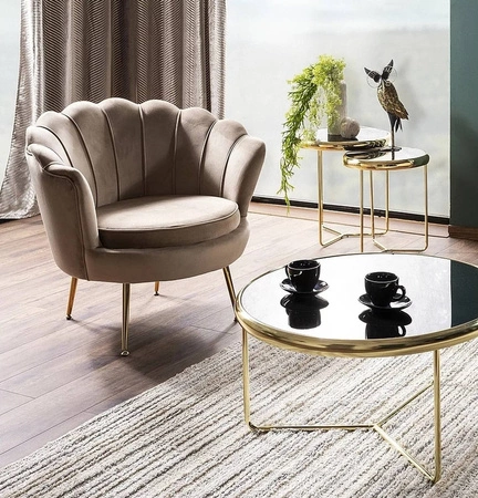 Fotel Camellia szary odporny na zaciągnięcia i zadrapania komfortowy podczas wypoczynku fotel muszelka ze złotymi nogami