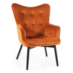 Fotel Carmen cynamonowy odporny na zaciągnięcia i zadrapania komfortowy podczas wypoczynku drewniane nogi