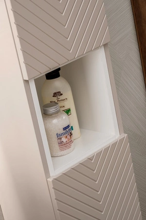 Zestaw mebli łazienkowych Viva beżowy / biały elegancki design subtelna kolorystyka podkreślona frezowaniem w kształcie jodełki