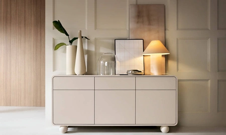Komoda z szufladami Bion 160 cm beżowa stylowa komoda do salonu designerski obły kształt oryginalne nogi w kształcie kul push to open