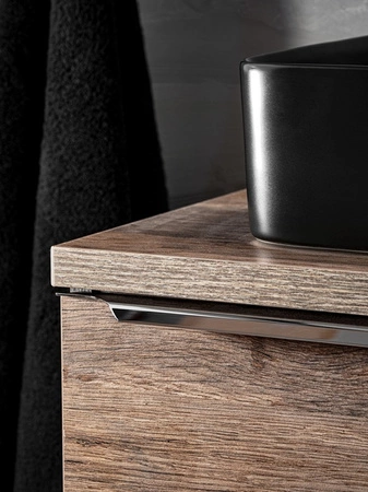 Szafka pod umywalkę nablatową Santa Fe 60 cm dąb vintage oryginalna kolorystyka podkreślona chromowanym uchwytem krawędziowym