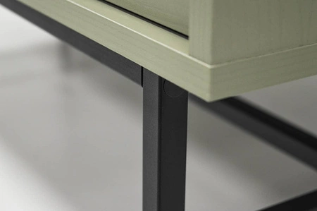 Meblościanka Kioto III eukaliptus stylowy design mebli do salonu eleganckie meble wsparte na czarnym stelażu subtelne uchwyty