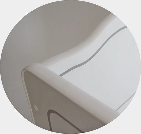 Łóżko Emily 80x160 cm białe dziecięce łóżko z materacem i barierką ochronną szare uchwyty w kształcie serca ozdobny nadruk