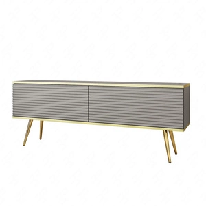 Szafka RTV Luxury 135 cm szara elegancki design stylowy ryflowany front korpus zwieńczony złotą listwą złote metalowe nogi