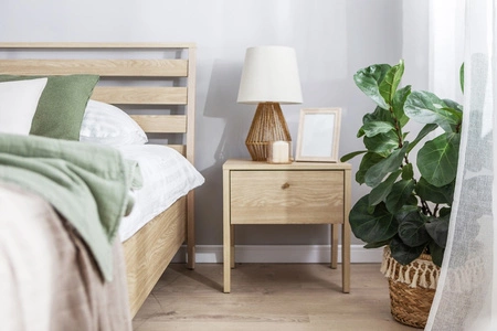 Szafka nocna Cozy dąb olejowany modna szafka z szufladą do sypialni w stylu klasycznym bryła wsparta na wysokich smukłych nogach