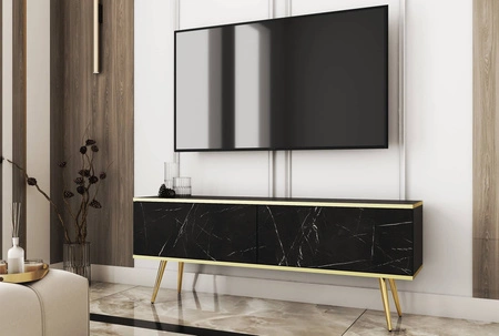 Szafka RTV Luxury 135 cm czarny marmur elegancki design korpus zwieńczony złotą listwą szafka wsparta na złotych metalowych nogach