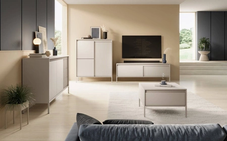 Szafka RTV Sesti 154 cm beżowa elegancka forma mebla w nowoczesnym stylu system otwierania push to open stabilna metalowa podstawa