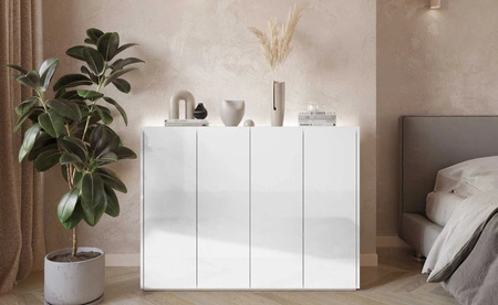Komoda Easy 126 cm biały połysk / dąb scandi elegancka komoda z delikatnie obniżonym blatem doskonała do nowoczesnych wnętrz