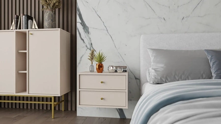 Szafka nocna wisząca Kioto IV beżowa z szufladami idealna szafka do sypialni o subtelnym wykończeniu metalowe złote uchwyty