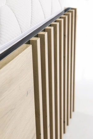 Łóżko Cali 160x200 cm dąb artisan / czarny z pojemnikiem to idealne łóżko do sypialni tapicerowany zagłówek ozdobne lamele na łóżku