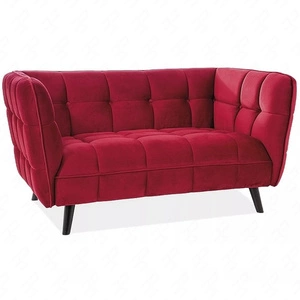 Sofa Castello II bordowa prosta i stylowa sofa wpisująca się w każdą aranżację sofa z drewnianymi nogami
