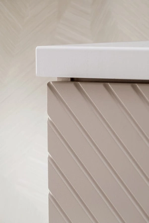 Zestaw mebli łazienkowych Viva beżowy / biały elegancki design subtelna kolorystyka podkreślona frezowaniem w kształcie jodełki