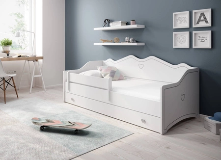 Łóżko Emily 80x160 cm białe dziecięce łóżko z materacem i barierką ochronną szare uchwyty w kształcie serca ozdobny nadruk