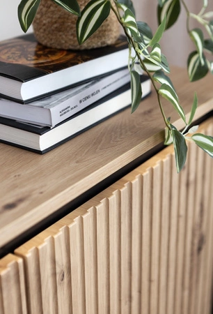 Komoda wysoka Trend 98 cm dąb artisan elegancka i stylowa komoda o wyjątkowym charakterze ryflowane fronty z oświetleniem LED