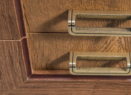 Komoda z szufladami Tade 140 cm dąb lefkas elegancki styl idealna komoda z metalowymi uchwytami do salonu sypalni lub biura