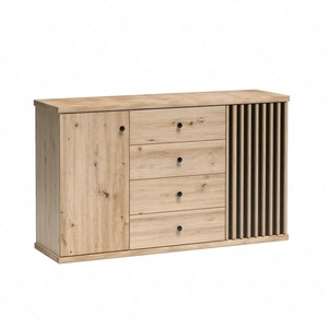 Komoda z szufladami Cali 142 cm dąb artisan / czarny elegancki i uniwersalny styl komody czarne uchwyty ozdobne lamele na drzwiach komody