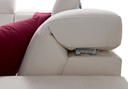 Narożnik z funkcją spania Bresso ecru / biały prawostronny stylowy narożnik z praktyczną półką w kolorze czarnym regulowane zagłówki