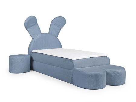 Łóżko kontynentalne Beti Plus 100x200 błękitne uroczy unikatowy zagłówek w kształcie króliczka łózko z szafkami nocnymi i pufami