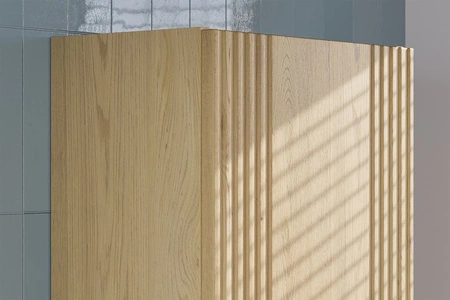 Słupek łazienkowy wiszący Ovalia Cremona 40 cm dąb cremona designerska szafka z wyrazistym ryflowaniem czarny uchwyt krawędziowy