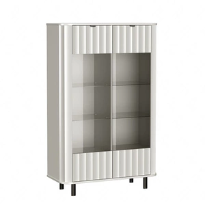 Witryna niska Novado 98 cm biel alpejska nowoczesna witryna o lekkim stylu zaokrąglone krawędzie metalowe uchwyty wysokie nogi