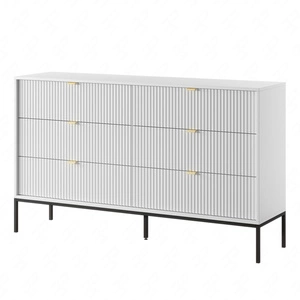 Komoda z szufladami Lovro 154 cm biała nowoczesny design zachwyci miłośników wyrazistych wnętrz ryflowane fronty metalowe uchwyty