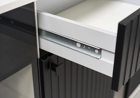 Komoda z szufladą Senja 140 cm matera / czarna elegancki design ozdobny ryflowany front z metalowym uchwytem