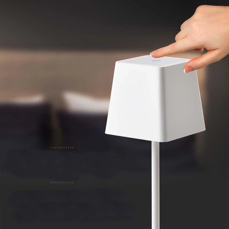 Lampka nocna Lesso biała 2W 3000K stylowa lampa do każdego wnętrza charakterystyczny abażur funkcja zmiany barwy światła